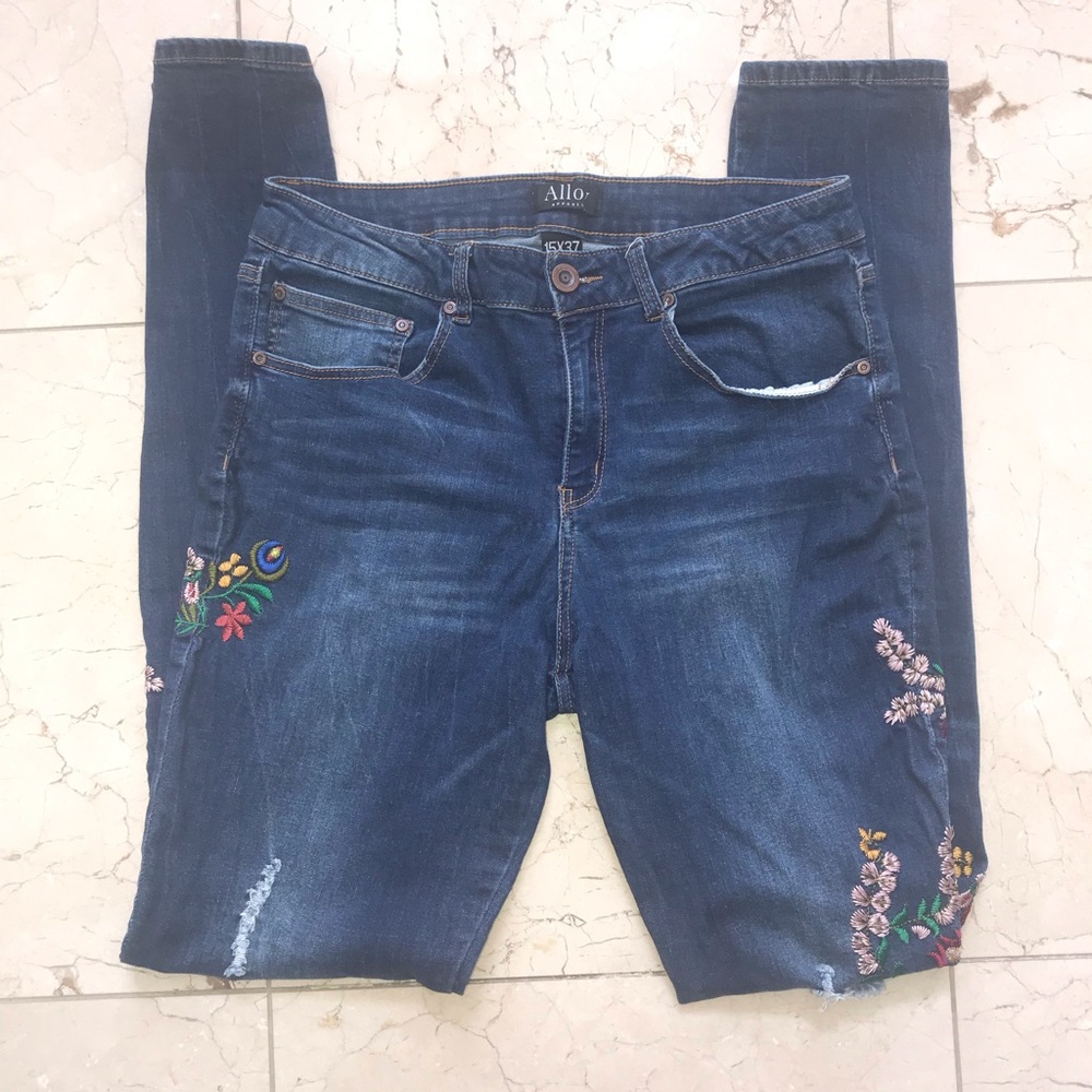 Alloy Size 15 Length 37 Floral Embroidered Jeans